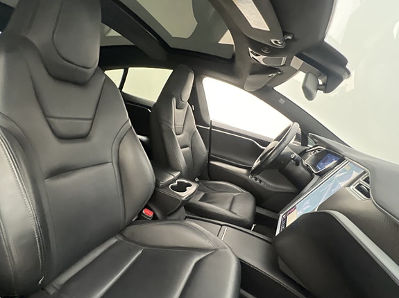 Tesla Model S 3 of 5