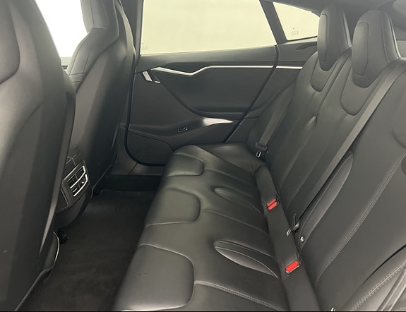 Tesla Model S 4 of 5