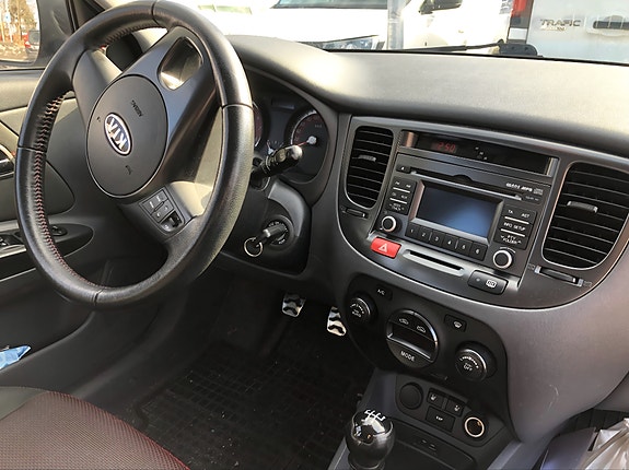 Kia Rio 5 of 8