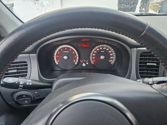 Kia Rio 4 of 8