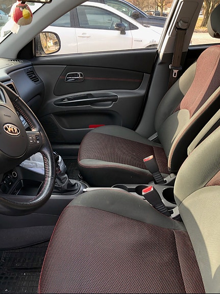 Kia Rio 3 of 8