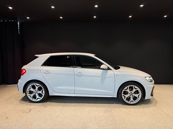 Audi A1 4 of 5