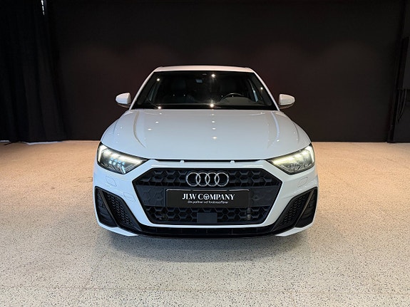 Audi A1 2 of 5