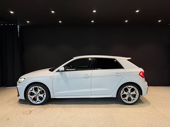 Audi A1 3 of 5