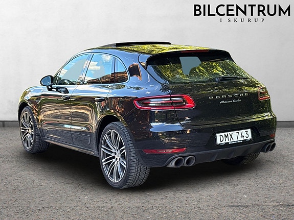 Porsche Macan Turbo 4 of 5