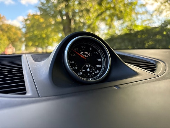 Porsche Macan Turbo 7 of 12