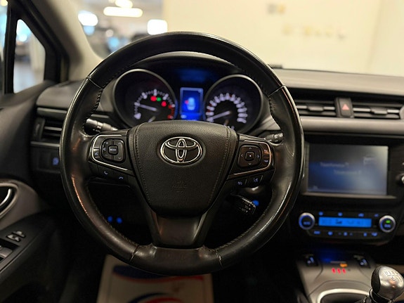 Toyota Avensis 5 of 5