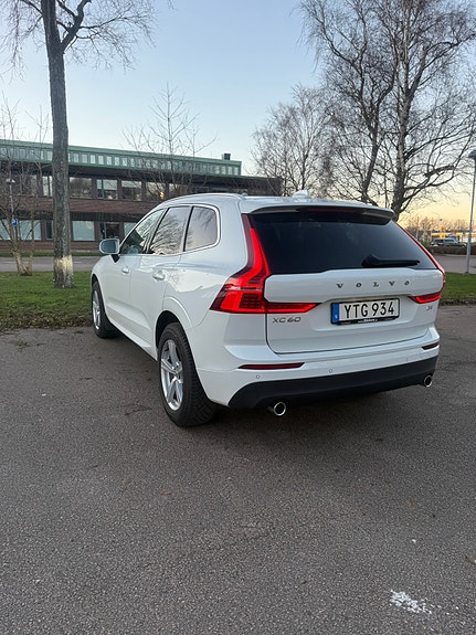 Volvo XC60 2 of 10