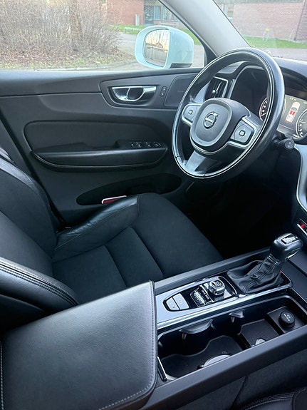 Volvo XC60 7 of 10