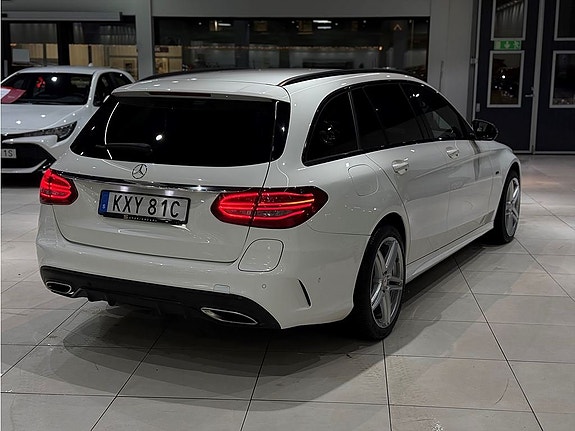 Mercedes-Benz C300 3 of 5