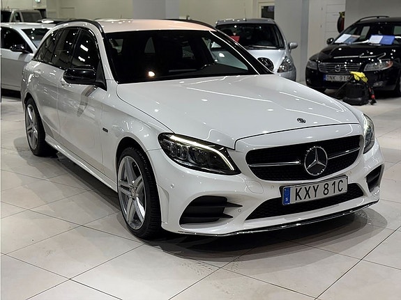 Mercedes-Benz C300 4 of 5