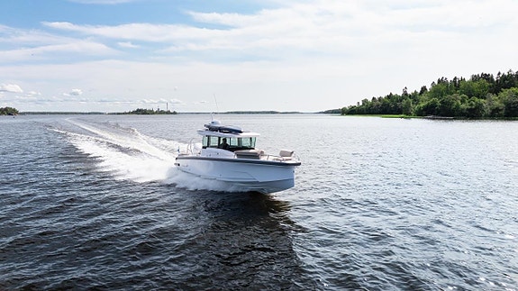 Axopar 29 Cross Cabin Brabus V10 "UTSTÄLLNING"