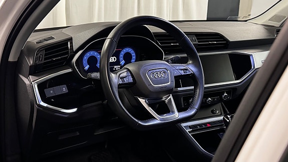 Audi Q3 14 of 24