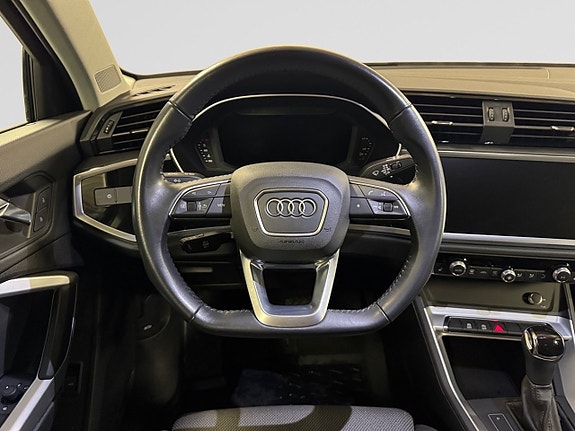 Audi Q3 16 of 24