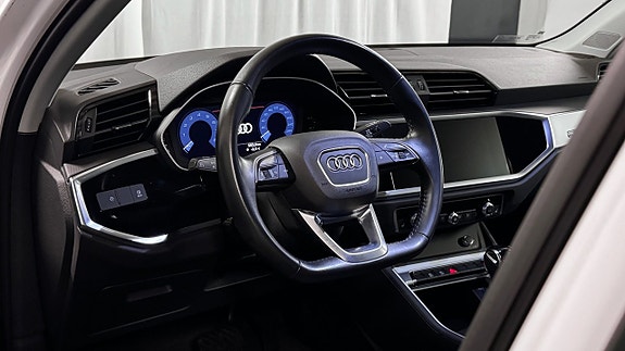 Audi Q3 15 of 23
