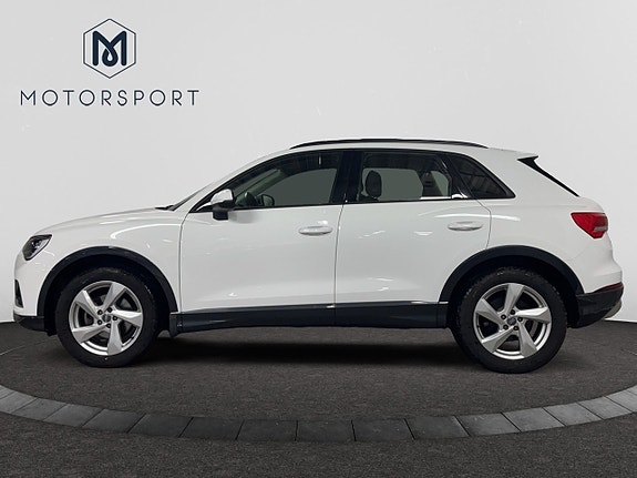 Audi Q3 2 of 23