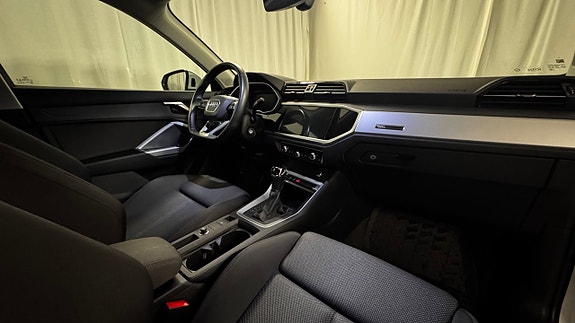 Audi Q3 21 of 24