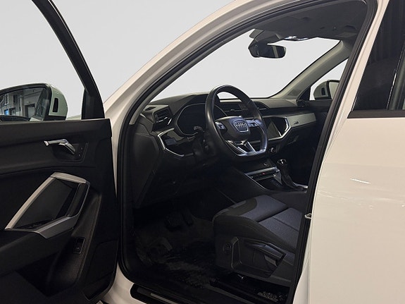 Audi Q3 12 of 24
