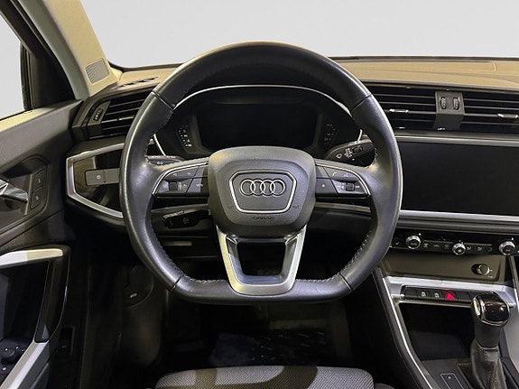 Audi Q3 16 of 23