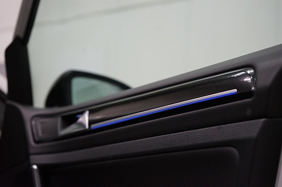 Volkswagen Golf VII 19 of 23