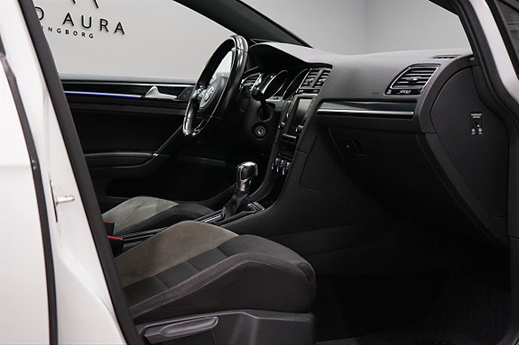 Volkswagen Golf VII 21 of 23