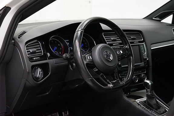 Volkswagen Golf VII 8 of 23