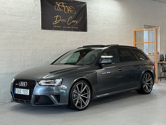 Audi RS4 2 of 5