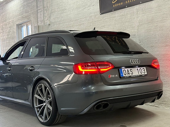 Audi RS4 4 of 5