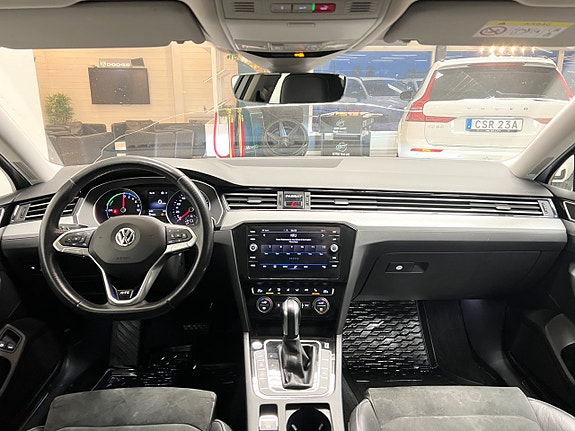 Volkswagen Passat 10 of 13