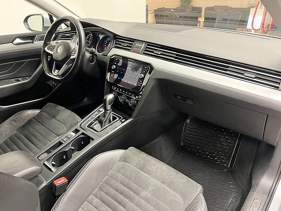 Volkswagen Passat 9 of 13