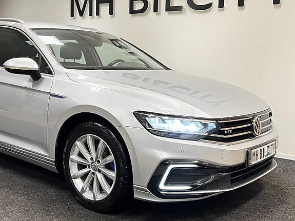 Volkswagen Passat 2 of 5