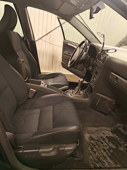 Volvo V40 2 of 5