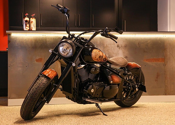 Suzuki VL800 Bobber 3 of 5
