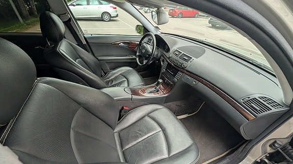 Mercedes-Benz E200 5 of 5