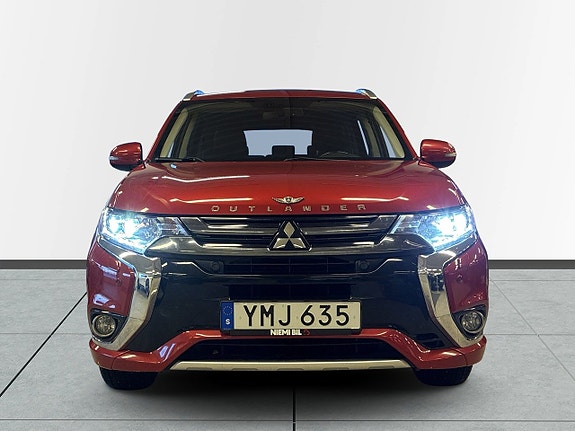 Mitsubishi Outlander 2 of 5