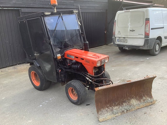 Minitraktor med snöblad snöplog 4wd 3cyl diesel kubota 7100