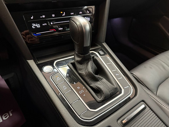 Volkswagen Passat 22 of 27
