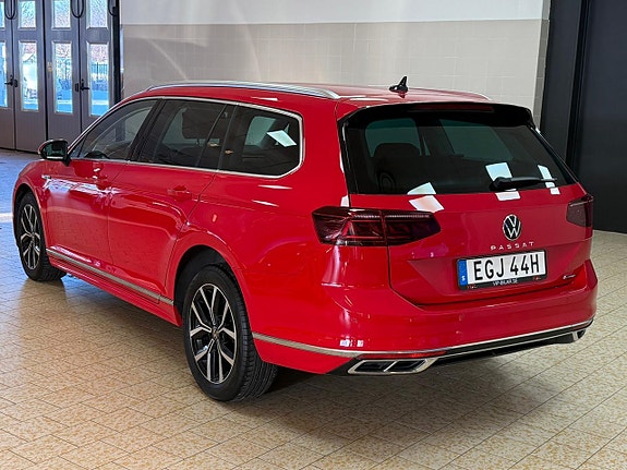 Volkswagen Passat 4 of 27