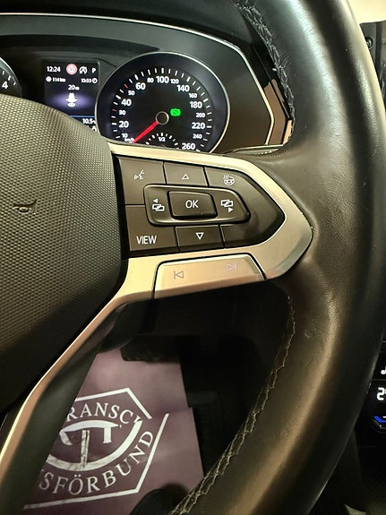 Volkswagen Passat 23 of 27