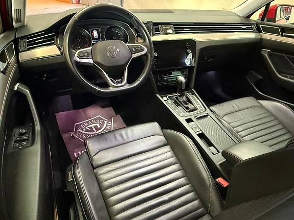 Volkswagen Passat 16 of 27