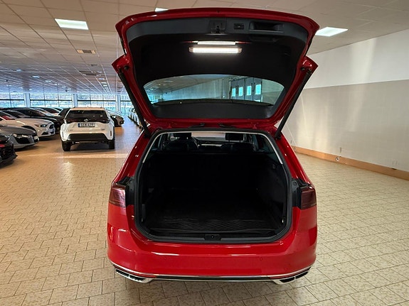 Volkswagen Passat 10 of 27