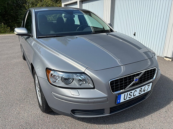 Volvo S40 2 of 17