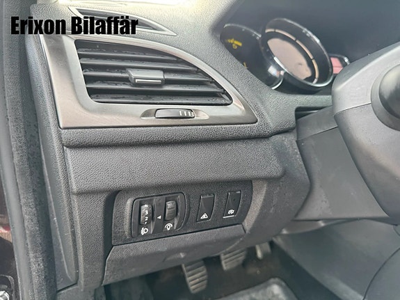 Renault Megane 12 of 26
