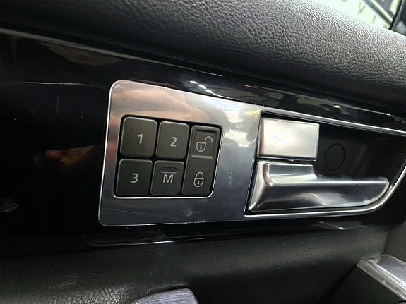 Land Rover Discovery 4 17 of 22