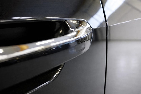 Audi A8 4 of 5