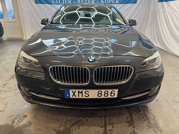 BMW 523i 3 of 5