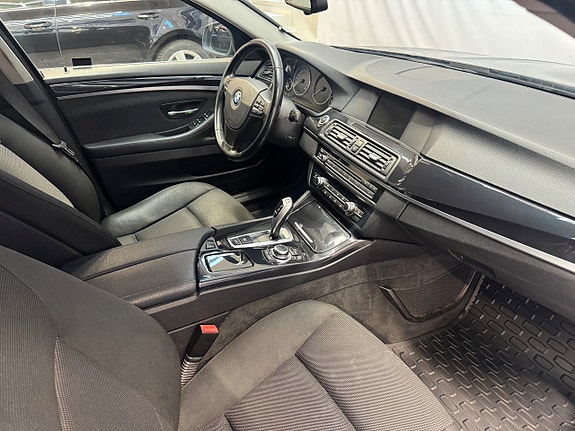 BMW 523i 11 of 19
