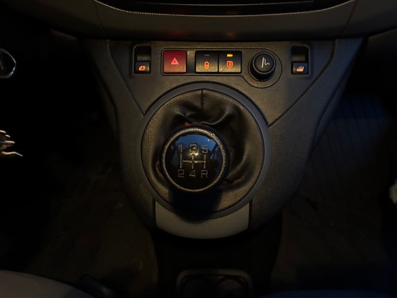 Peugeot Partner 21 of 24