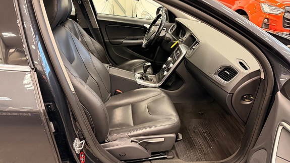 Volvo S60 8 of 13