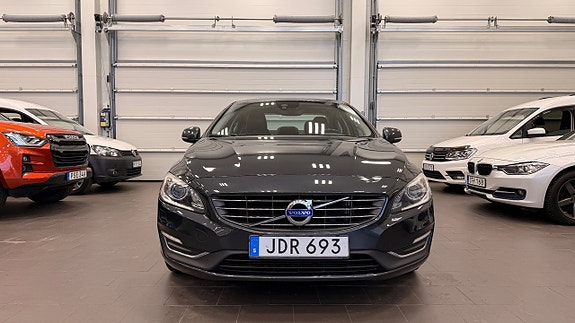 Volvo S60 2 of 5